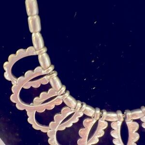 Silver adjustable decorative necklace